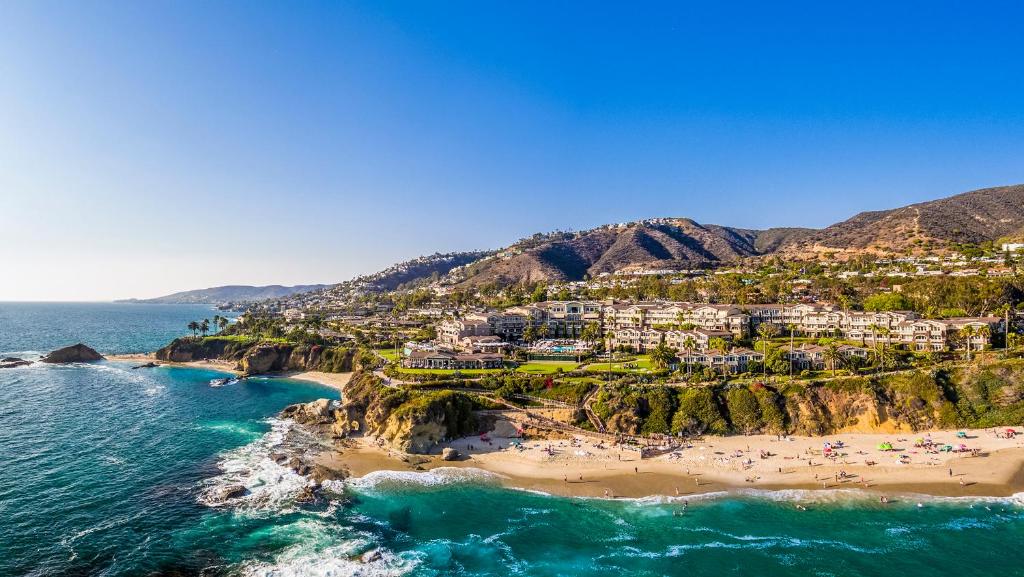 Top real estate agent in Laguna Beach showcasing coastal luxury properties and oceanfront views.